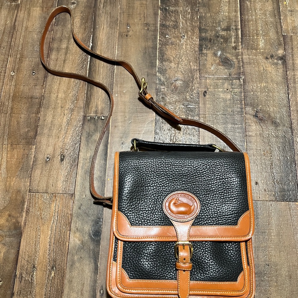 Classic Dooney & Bourke navy and Brown women’s vintage  Bag.